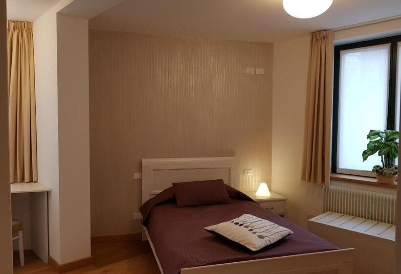 اتاق لوکس یک تخته, I Personaggi