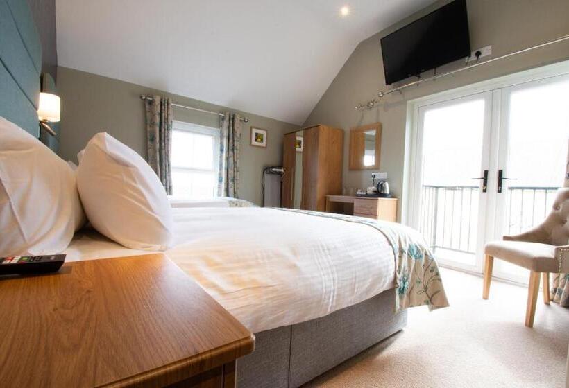 חדר דלוקס לשלושה, Nevins Newfield Inn Ltd