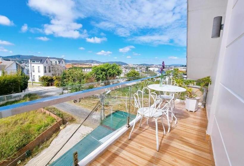 اتاق استاندارد چهارنفره با بالکن, Bong Sen