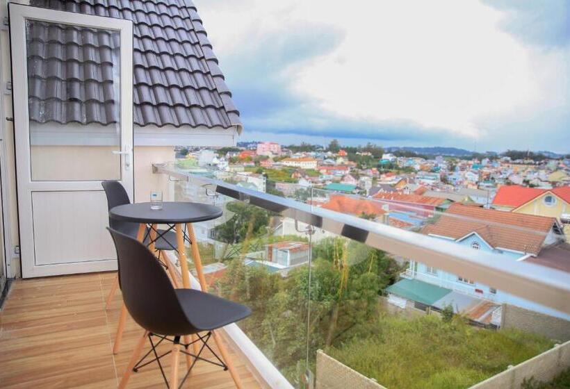 اتاق استاندارد چهارنفره با بالکن, Bong Sen