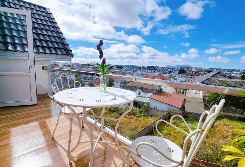 اتاق استاندارد چهارنفره با بالکن, Bong Sen