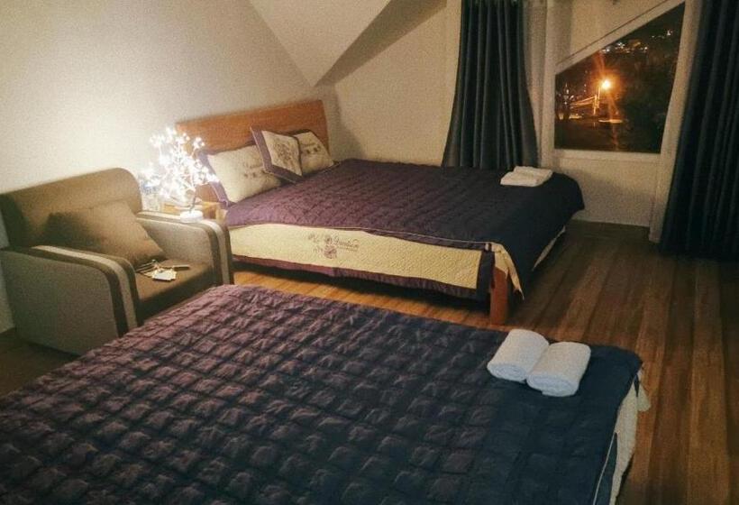 اتاق استاندارد چهارنفره با بالکن, Bong Sen