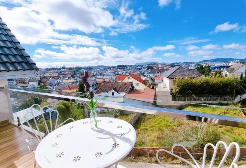 اتاق استاندارد چهارنفره با بالکن, Bong Sen