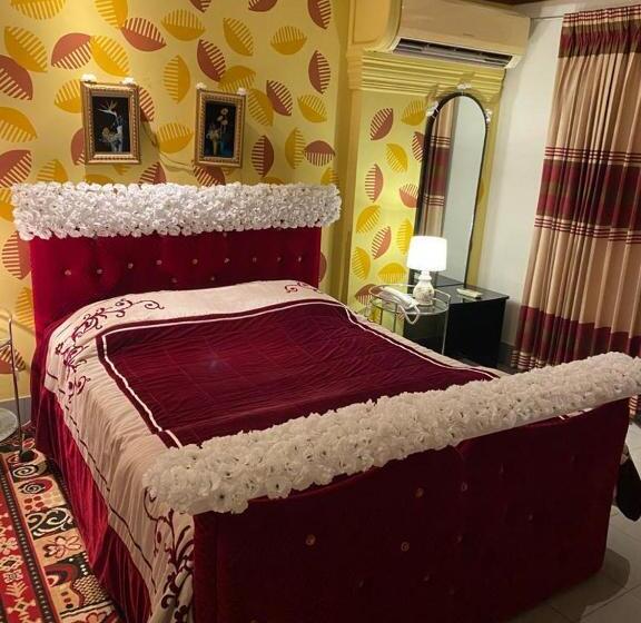 سوییت لوکس, Dallas Sylhet