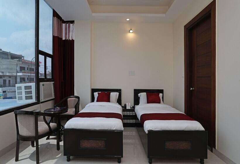 Standard Room, O Royal Inn