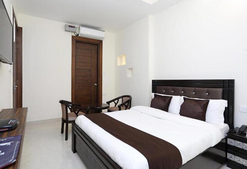 Standard Room, O Royal Inn