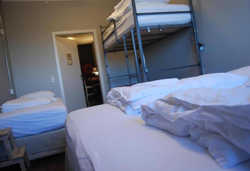 اتاق استاندارد با سرویس بهداشتی مشترک, Tehusið Hostel