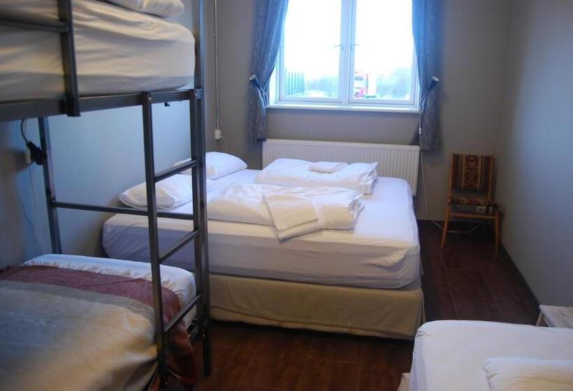 اتاق استاندارد با سرویس بهداشتی مشترک, Tehusið Hostel