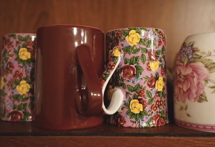 اتاق استاندارد با سرویس بهداشتی مشترک, Tehusið Hostel