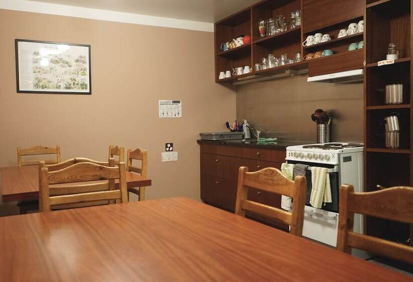 اتاق استاندارد با سرویس بهداشتی مشترک, Tehusið Hostel