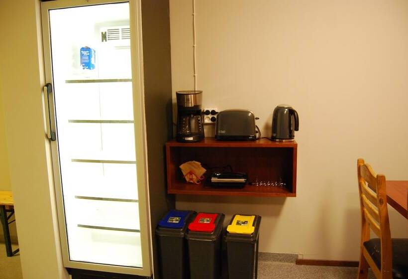 اتاق استاندارد با سرویس بهداشتی مشترک, Tehusið Hostel