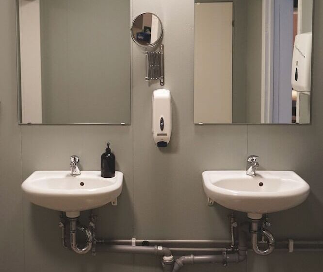 اتاق استاندارد با سرویس بهداشتی مشترک, Tehusið Hostel