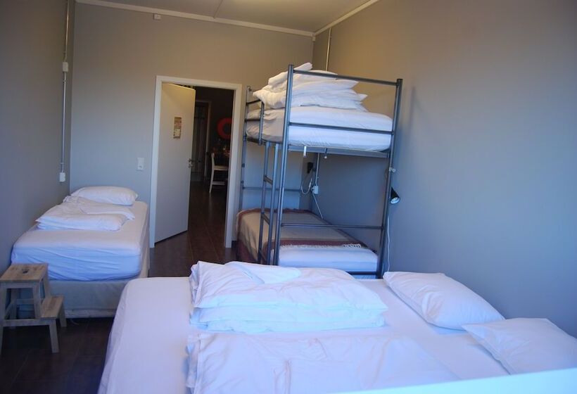 اتاق استاندارد با سرویس بهداشتی مشترک, Tehusið Hostel