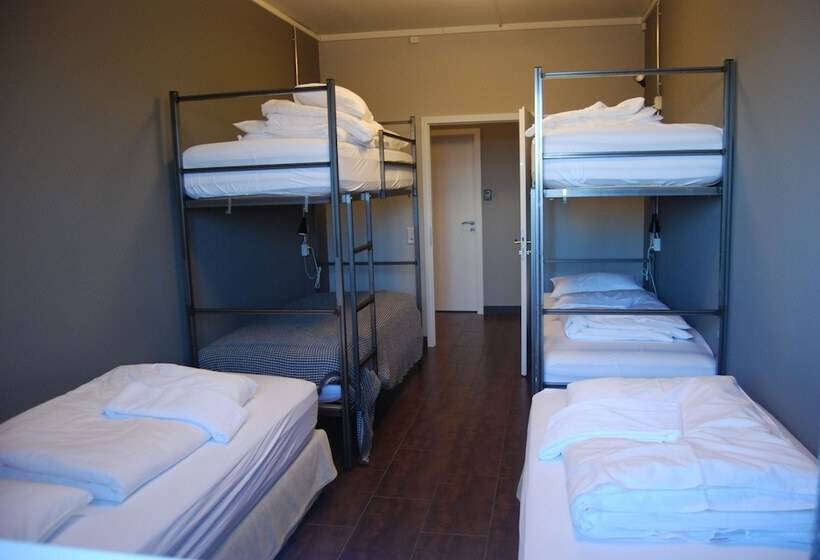 اتاق استاندارد با سرویس بهداشتی مشترک, Tehusið Hostel