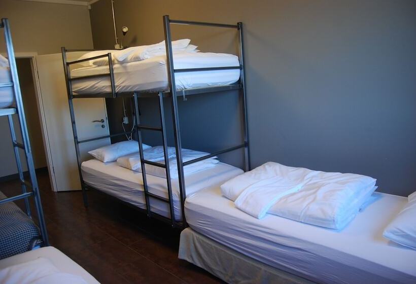 اتاق استاندارد با سرویس بهداشتی مشترک, Tehusið Hostel