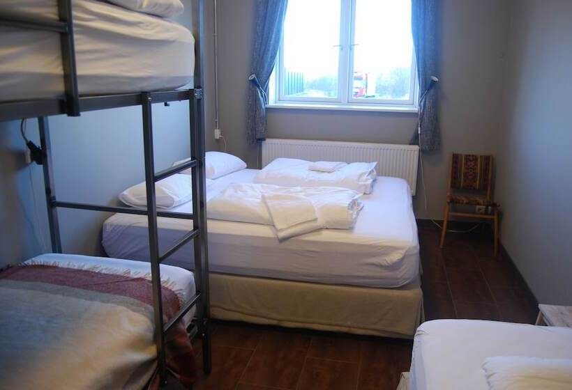اتاق استاندارد با سرویس بهداشتی مشترک, Tehusið Hostel