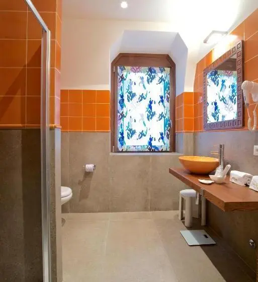 スーペリアの４人部屋, Design Suite Tirano