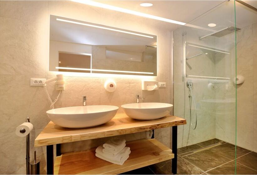 スーペリアールーム, Flötscherhof