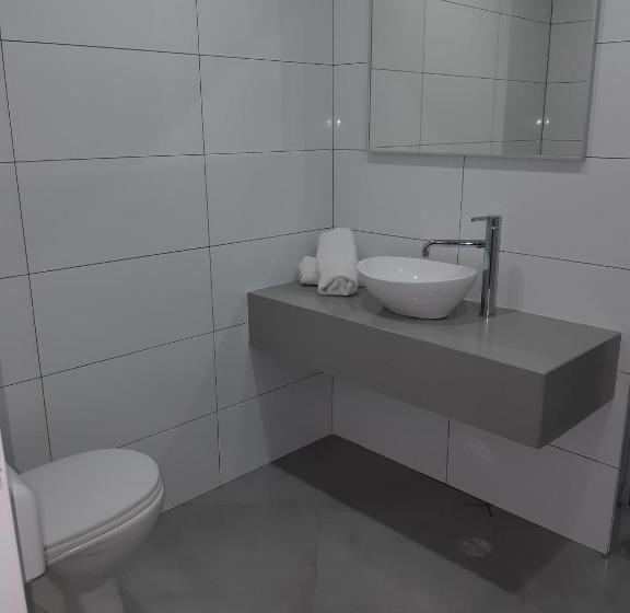 豪华房间, Spat Business Holon