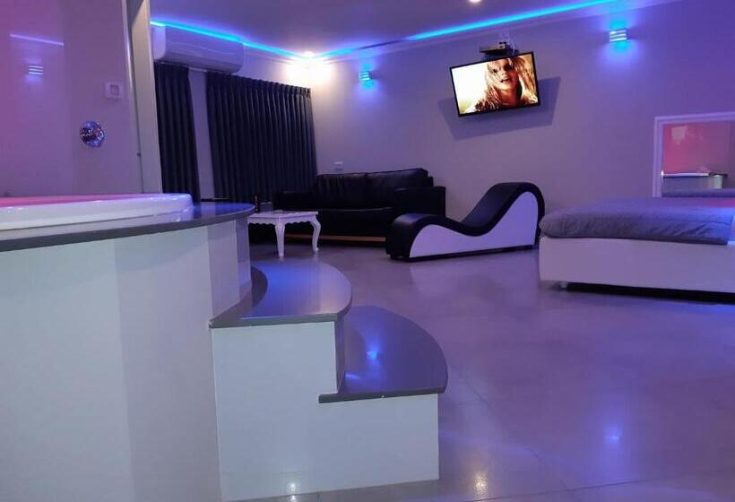 带按摩浴盆的套房, Spat Business Holon