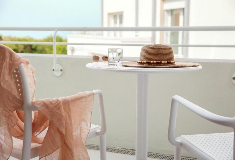 带阳台的三人标准间, Toscana Charme Resort