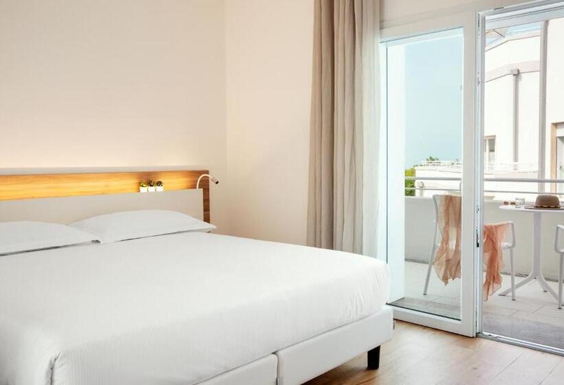 带阳台的三人标准间, Toscana Charme Resort