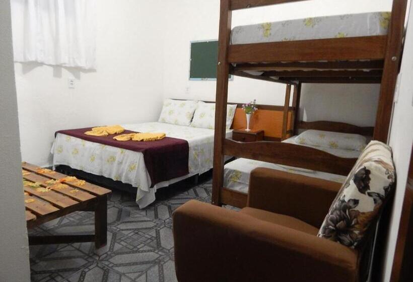 スタンダード４人部屋, Praia Hostel