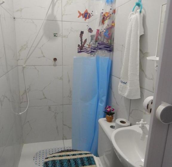 エコノミー４人部屋, Praia Hostel