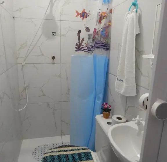 エコノミー４人部屋, Praia Hostel
