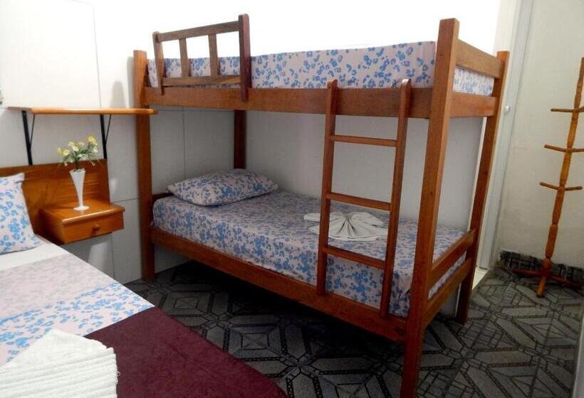 エコノミー４人部屋, Praia Hostel