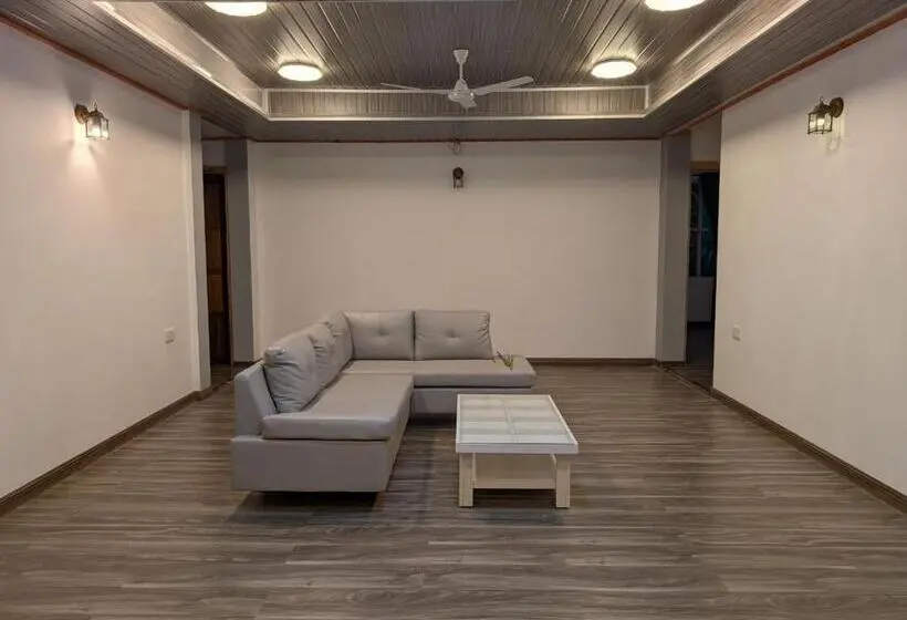 اتاق لوکس با بالکن, Lhohi White Sand