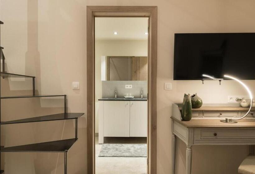 חדר בסיסי לשלושה, B&b De Windheer