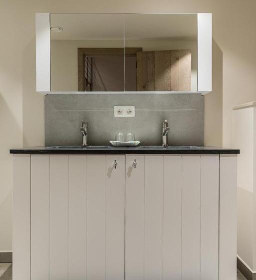 חדר בסיסי לשלושה, B&b De Windheer