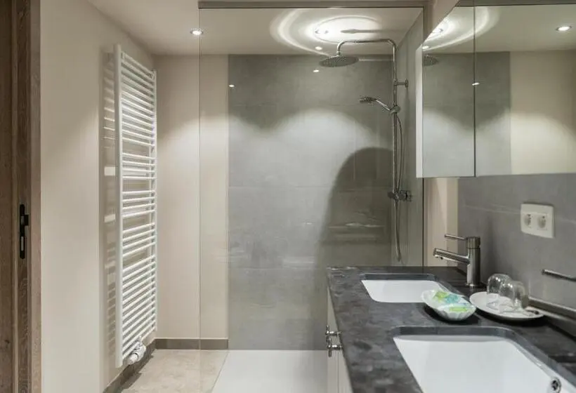 Basic Kolmen Hengen Huone, B&b De Windheer