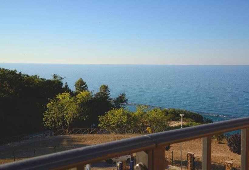 オーシャンビューのデラックストリプルルーム, Torre Della Loggia Dimora Storica Ortona