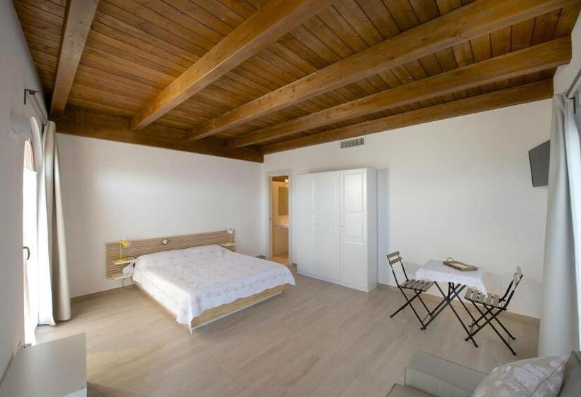 オーシャンビューのデラックストリプルルーム, Torre Della Loggia Dimora Storica Ortona