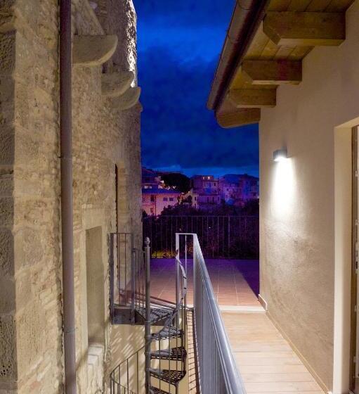 デラックストリプルルーム, Torre Della Loggia Dimora Storica Ortona