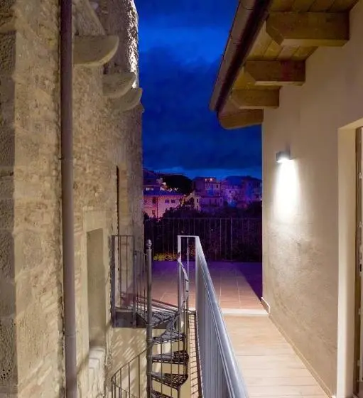 Deluxe Kolmen Hengen Huone, Torre Della Loggia   Dimora Storica   Ortona