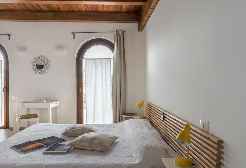 オーシャンビューのデラックストリプルルーム, Torre Della Loggia Dimora Storica Ortona