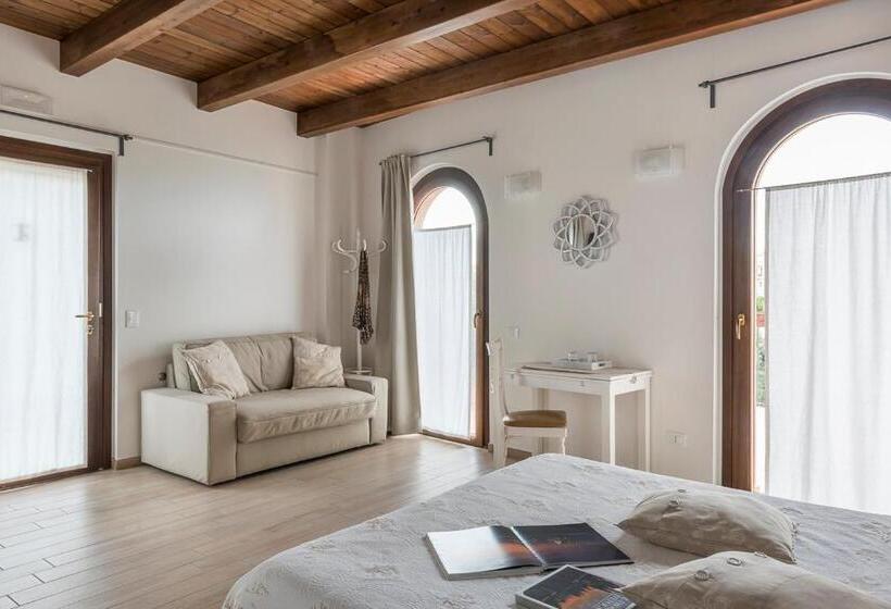 オーシャンビューのデラックストリプルルーム, Torre Della Loggia Dimora Storica Ortona