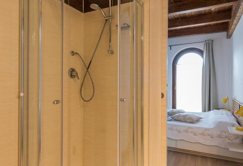 オーシャンビューのデラックストリプルルーム, Torre Della Loggia Dimora Storica Ortona