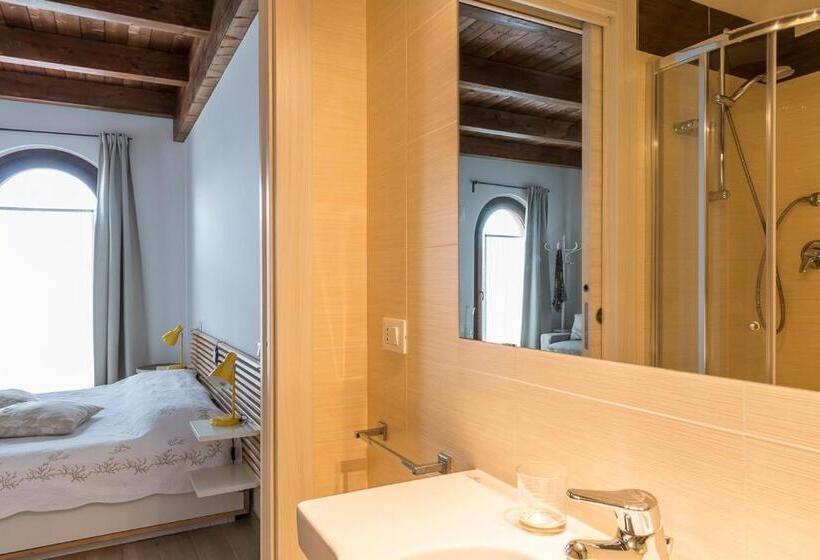 オーシャンビューのデラックストリプルルーム, Torre Della Loggia Dimora Storica Ortona