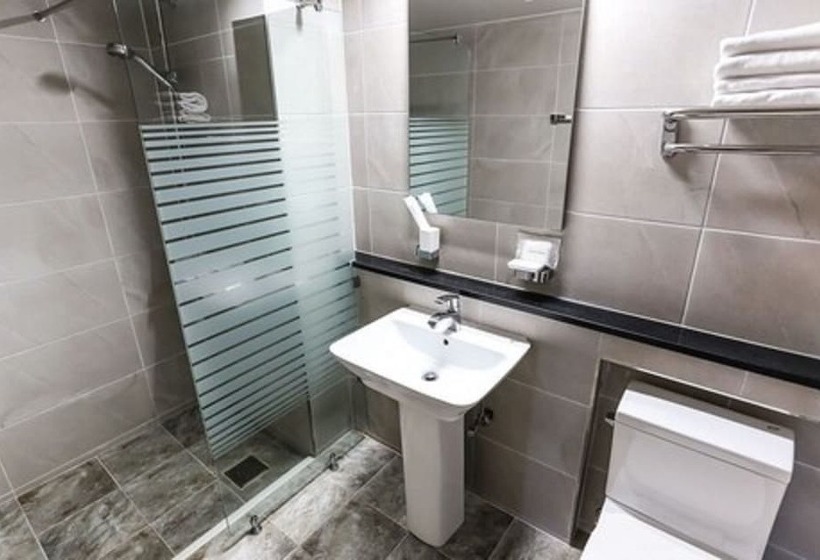 חדר דלוקס לשלושה, 52