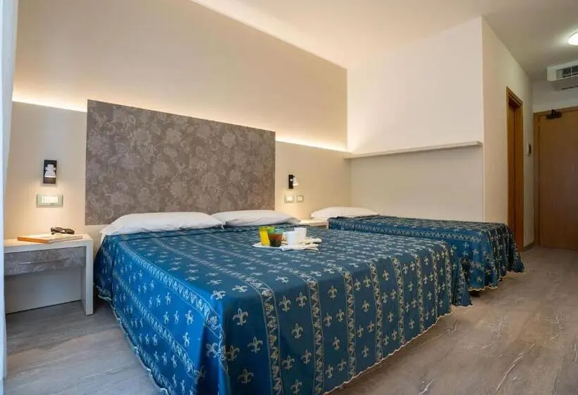 Pokój Trzyosobowy Standard z Balkonem, Ca' D'oro