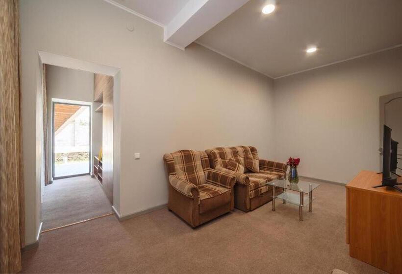 اتاق خانوادگی, Dolinnka