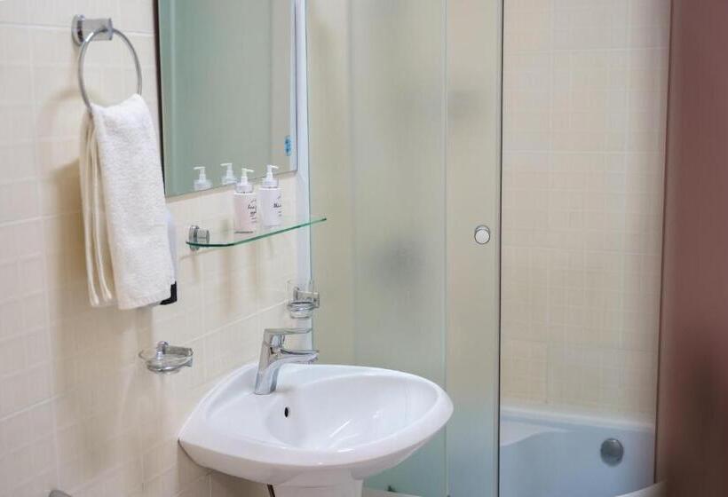 اتاق خانوادگی, Dolinnka