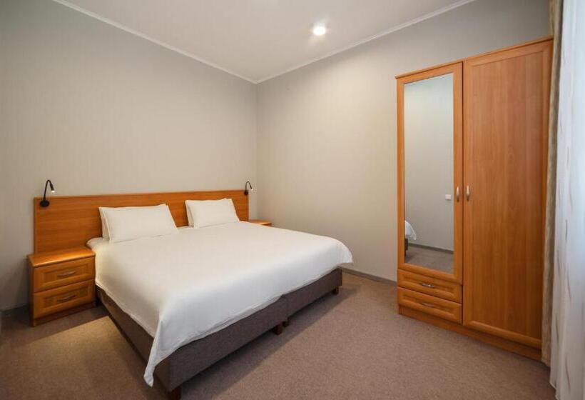 اتاق خانوادگی, Dolinnka