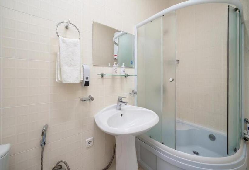 اتاق خانوادگی, Dolinnka