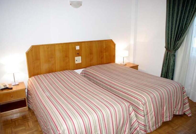 غرفة قياسية لذوى الاحتياجات الخاصة, O Encontro