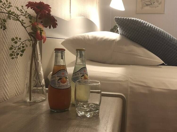 חדר סטנדרט לשלושה, Rasta Falkoping